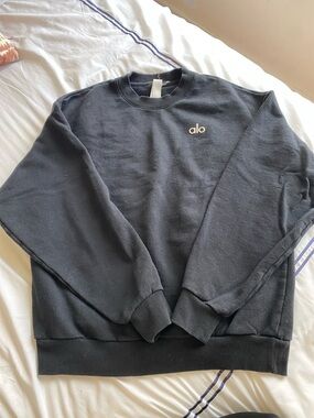ALO Yoga Women’s Black Crewneck Sweatshirt with Small Logo